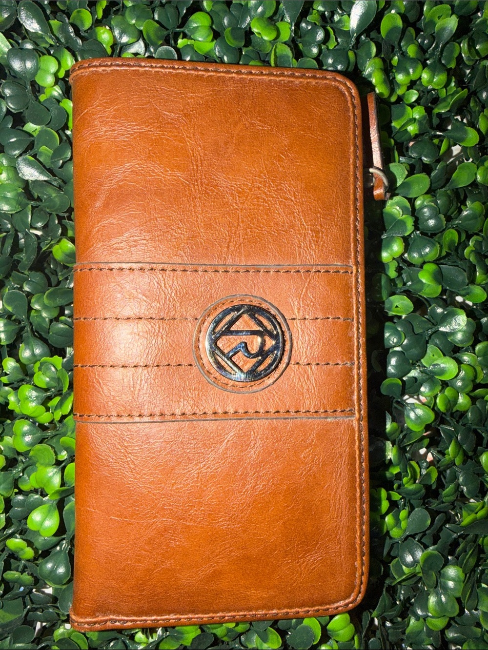 Relic Brown Leather Zip Wallet with Circular Logo